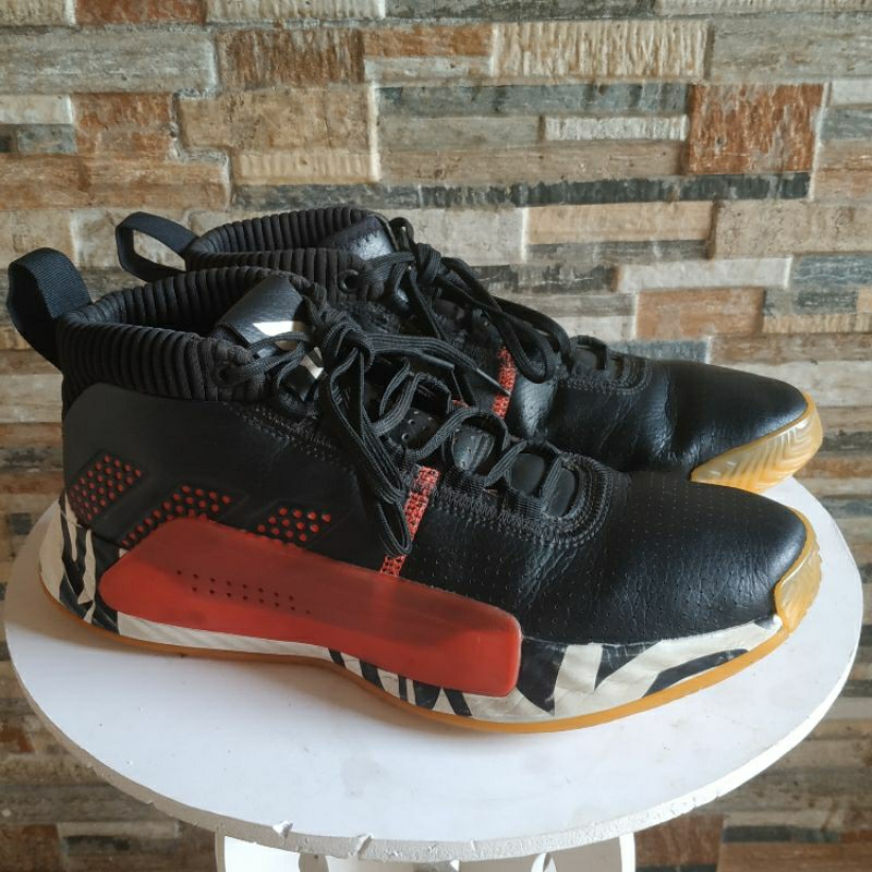 SEPATU BASKET DAME 5 CNY EDITION size 42/265