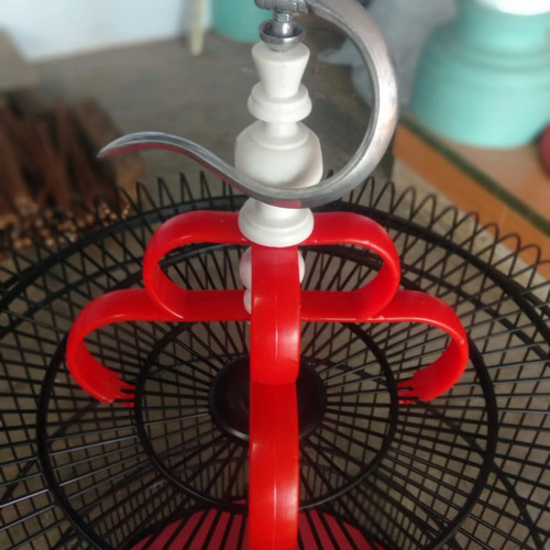 MAHKOTA MURAI PLASTIK WARNA UNTUK MAHKOTA KANDANG BULAT MURAI BATU DAN SANGKAR ANIS MERAH