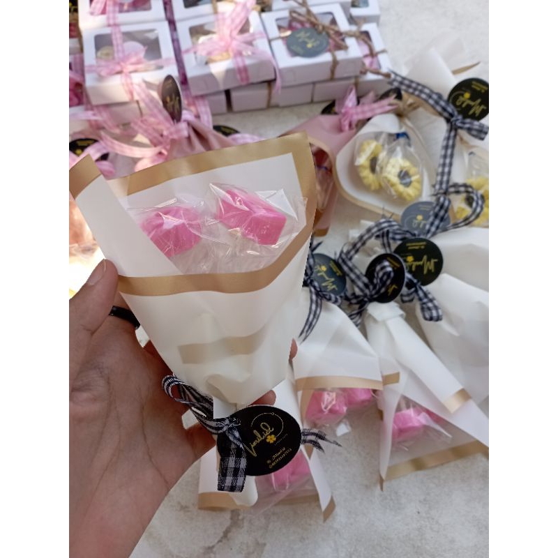 

Buket Coklat Mini, untuk Sovenir Pernikahan, Ulang tahun dll