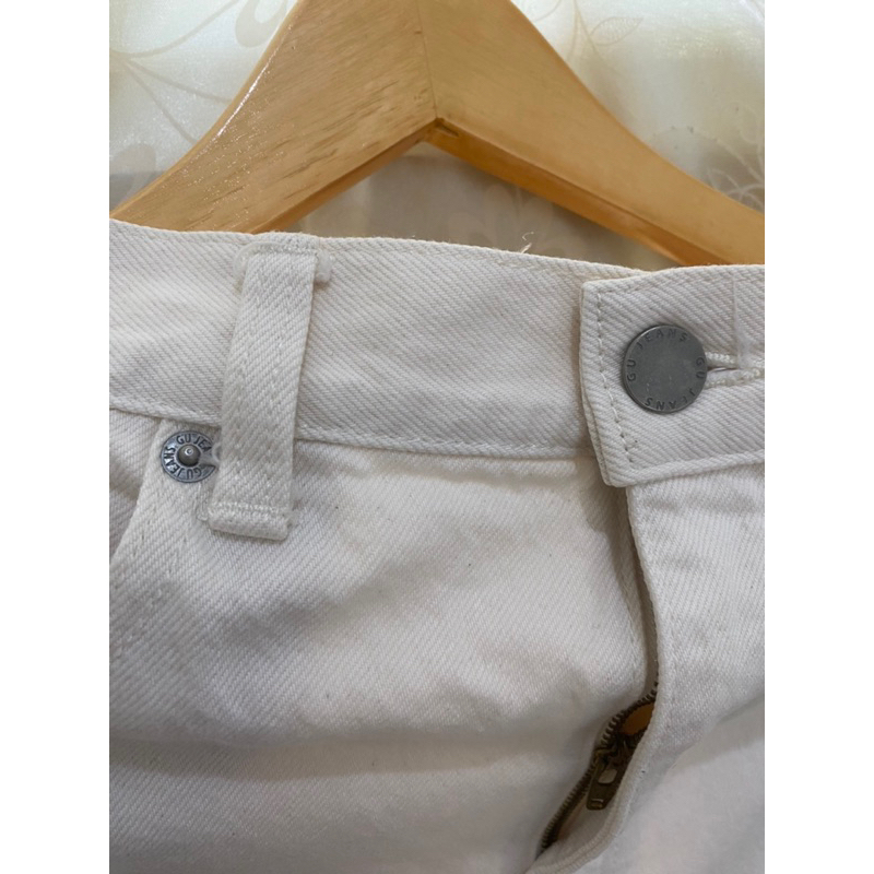 GU by Uniqlo White High Waist Jeans