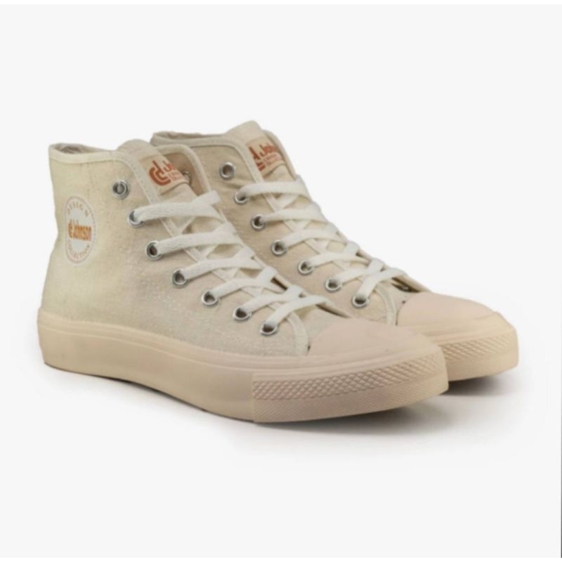 Sepatu Johnson cream Ukirwn 39 sisa satu