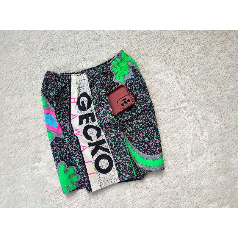 celana pendek gecko hawaii vtg