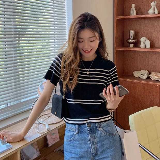 Atasan Crop Top Wanita Garis Garis Lengan Pendek - Kaos Atasan Wanita - Baju Atasan Wanita - Korean 