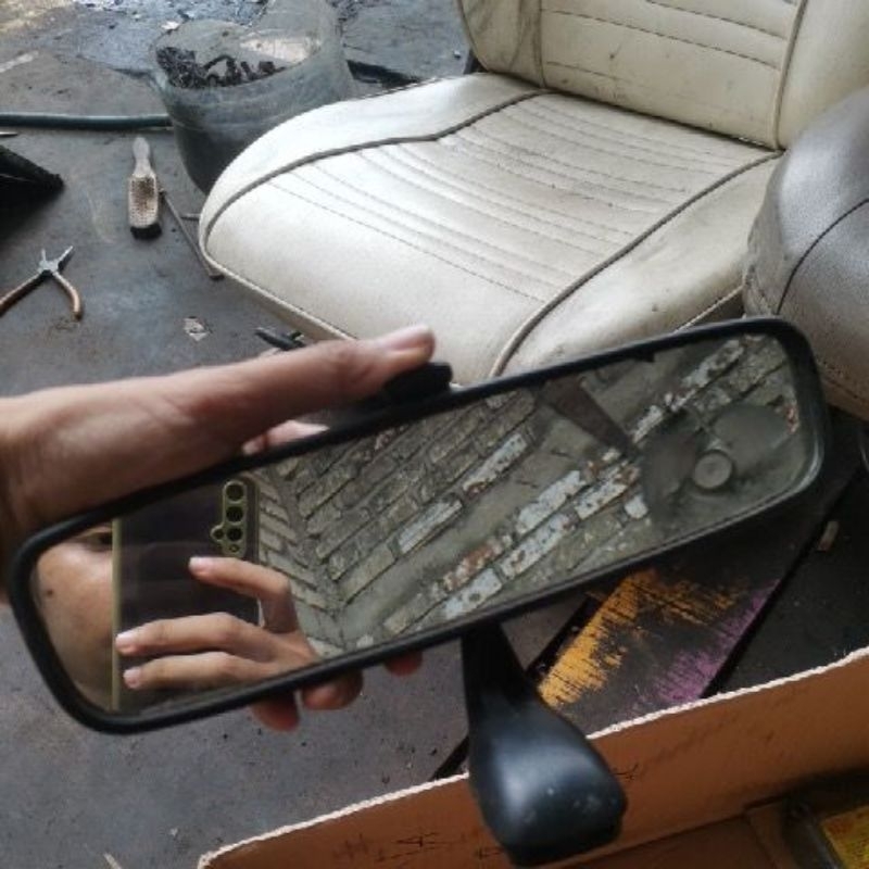 spion tengah kia carnival