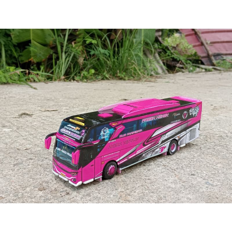 PAPERCRAFT BUS ANEKA BINTANG "JAVAS QUEEN"