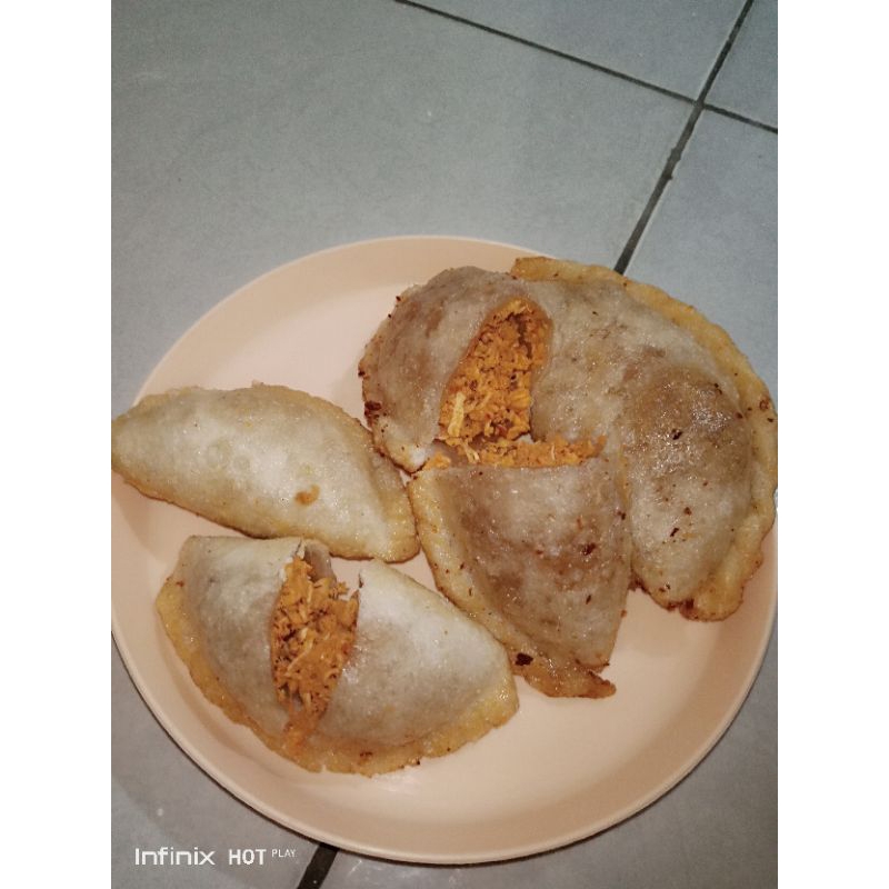 

cireng isi ayam suwir pedas