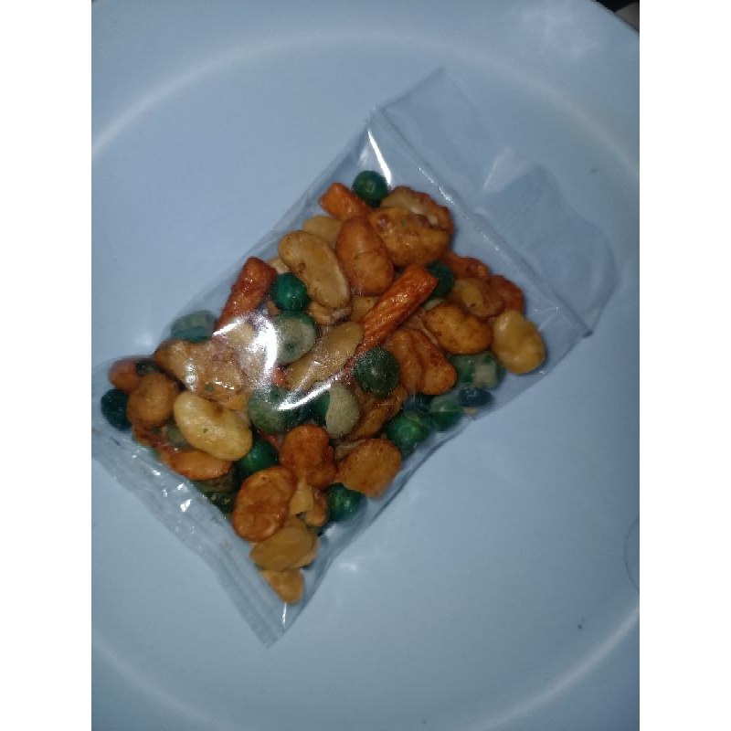 

Cemilan mini kacang campur