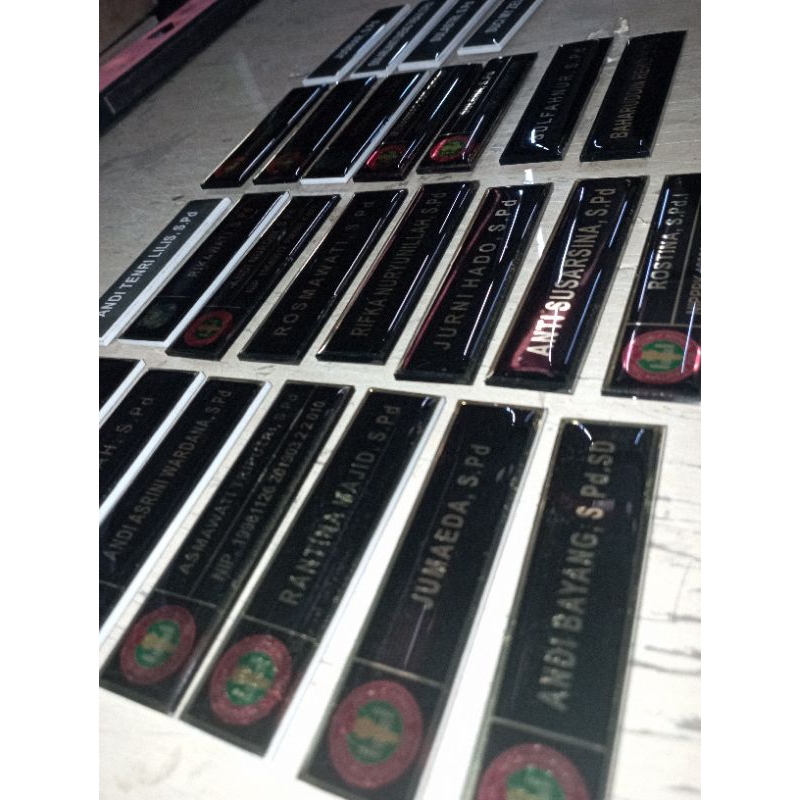 

papan nama / nametag