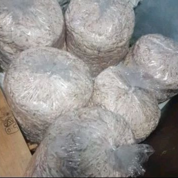 

KERTAS SERUT 1KG / KERTAS CACAH /SHREDDED PAPER HAMPERS / KERTAS SERUT