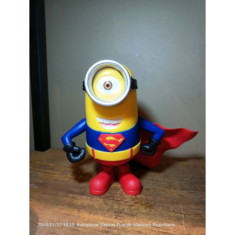 action figure minion superman
