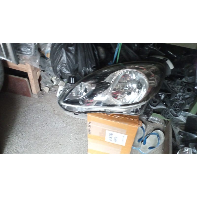 lampu depan mobil brio gen 1 2017