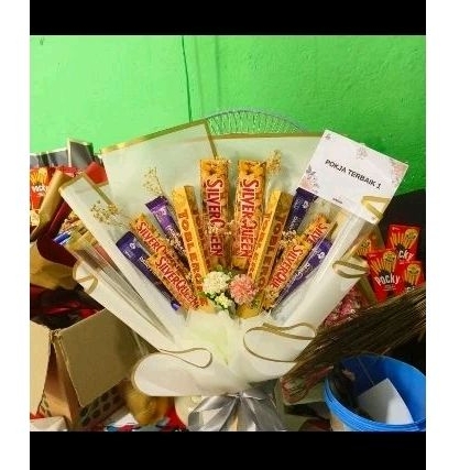 

Bucket Snack / Bouquet Coklat Besar Wisuda