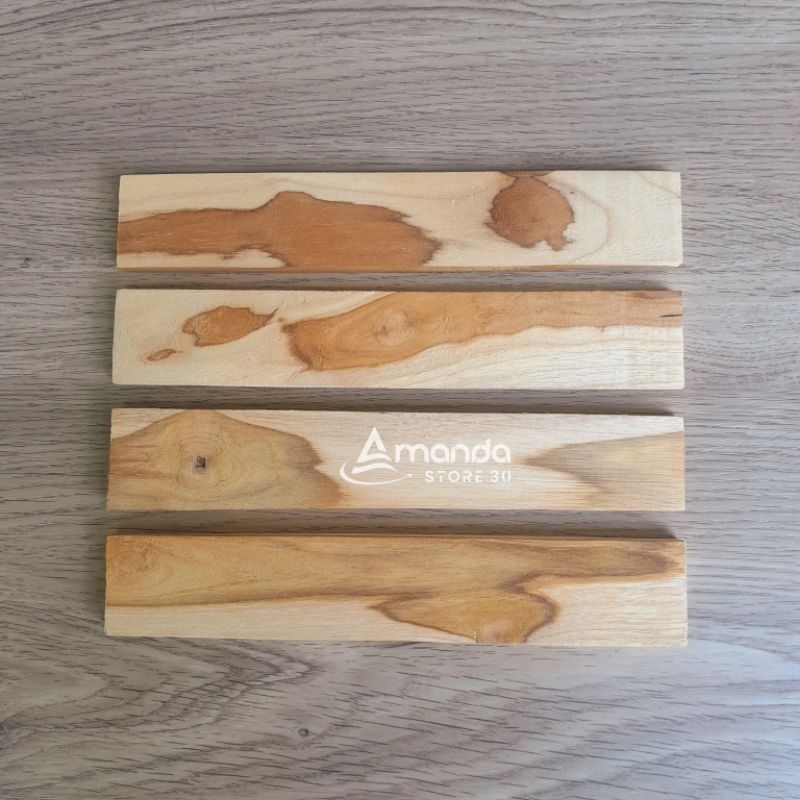 Papan kayu jati asli tebal 1cm, panjang 23,5cm lebar 4cm sudah halus