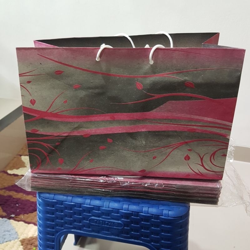 

Paper Bag Kertas Batik Murah / Kantong Bingkisan Batik Brownies