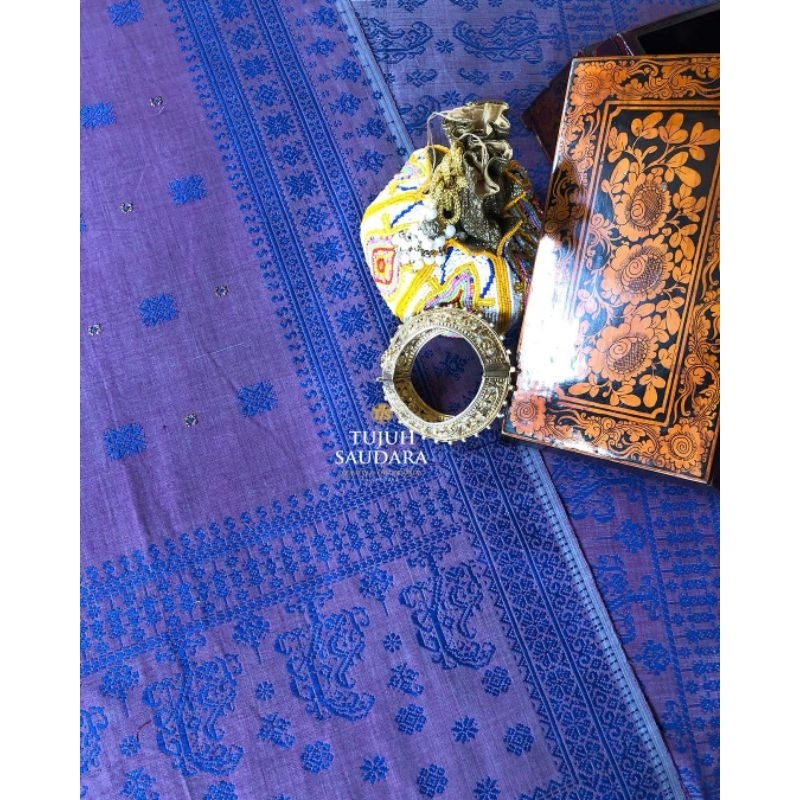 Tujuh Saudara Songket Palembang Dengan Warna Abu Bunglon Ke merahan Dan Sinar Keunguan Dengan Warna 