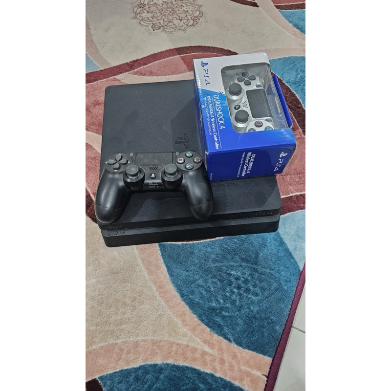 PLAYSTATION 4