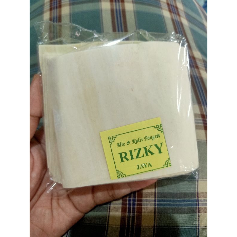 

Kulit Pangsit Rizky 1 pack isi 30 lembar