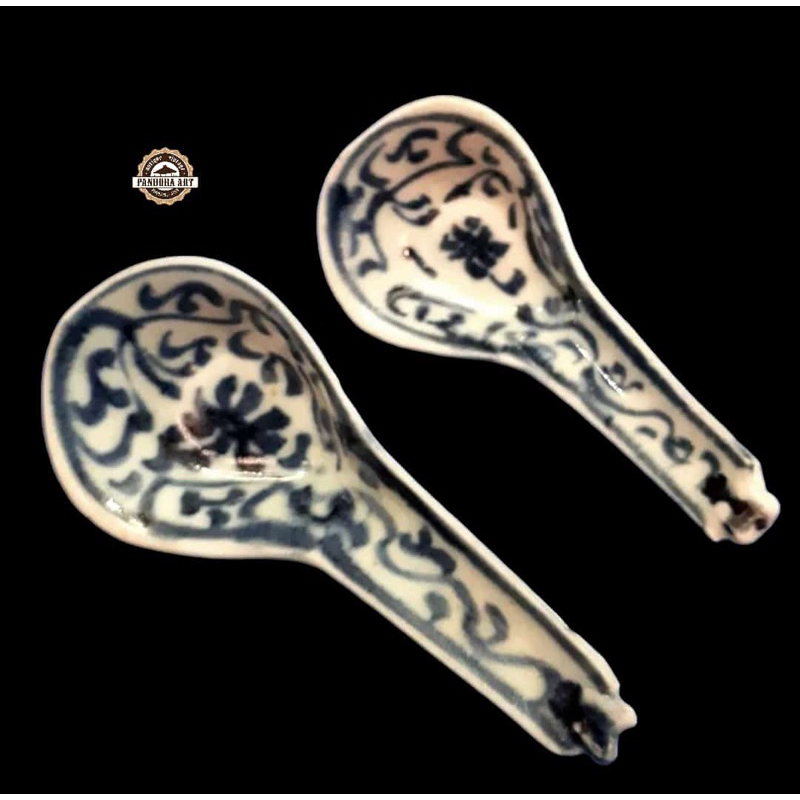 Sepasang sendok porselin temuan jaman dinasti qing