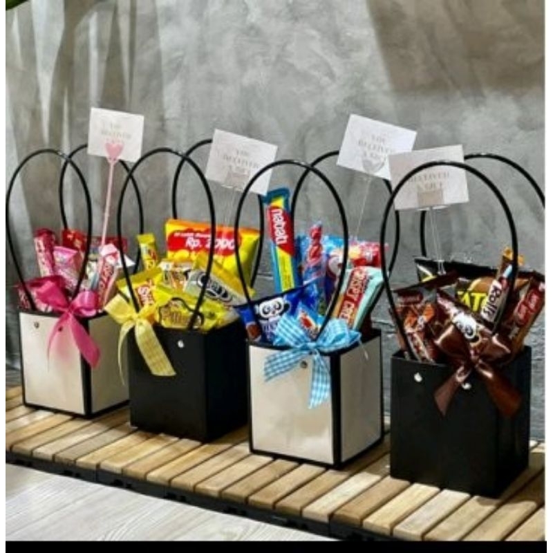 

Gift box Snack hampers Snack kado ulang tahun tas isi Snack untuk acara wisuda ulang tahun