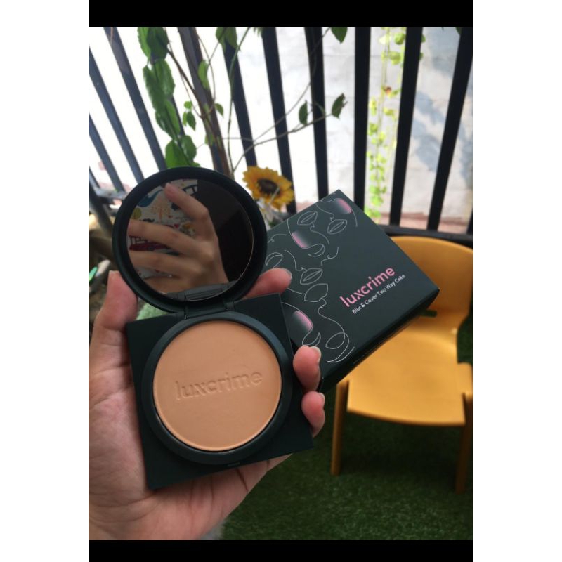 LUXCRIME TWO WAY CAKE CUSTARD SHADE (PRELOVED) 8.5gr