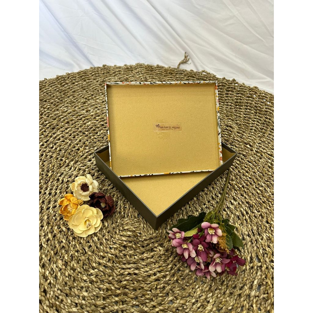 

kotak hampers hadiah