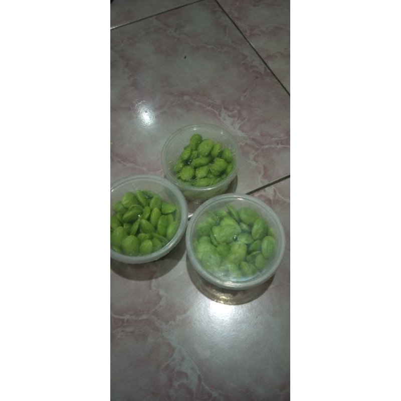 

Pete sodiq kupas super kelapa gading