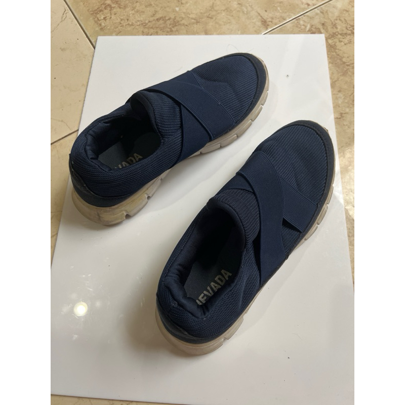 Nevada Sepatu olahraga wanita