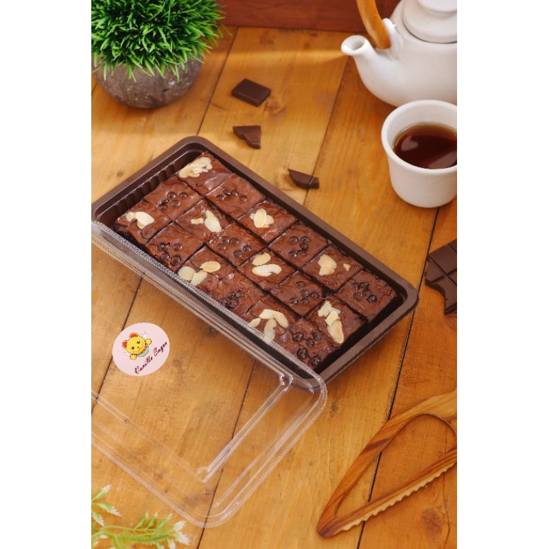 

Fudgy Brownies Medium Pack ( 1 Mika isi 18 slices )