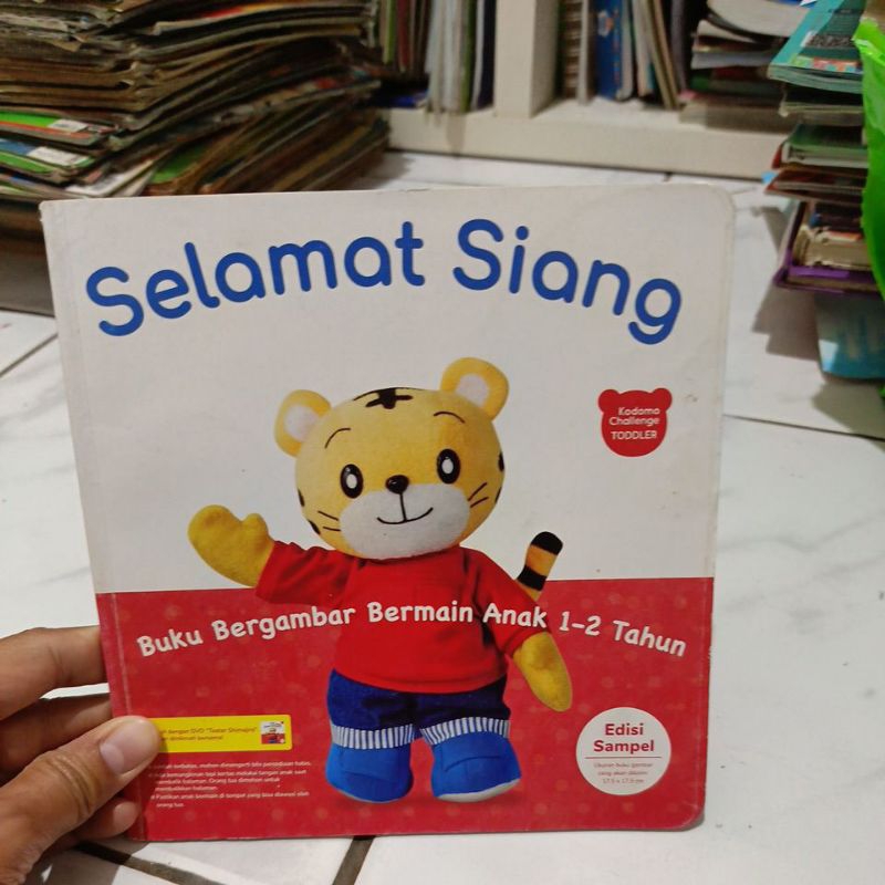 Buku shimajiro judul selamat siang