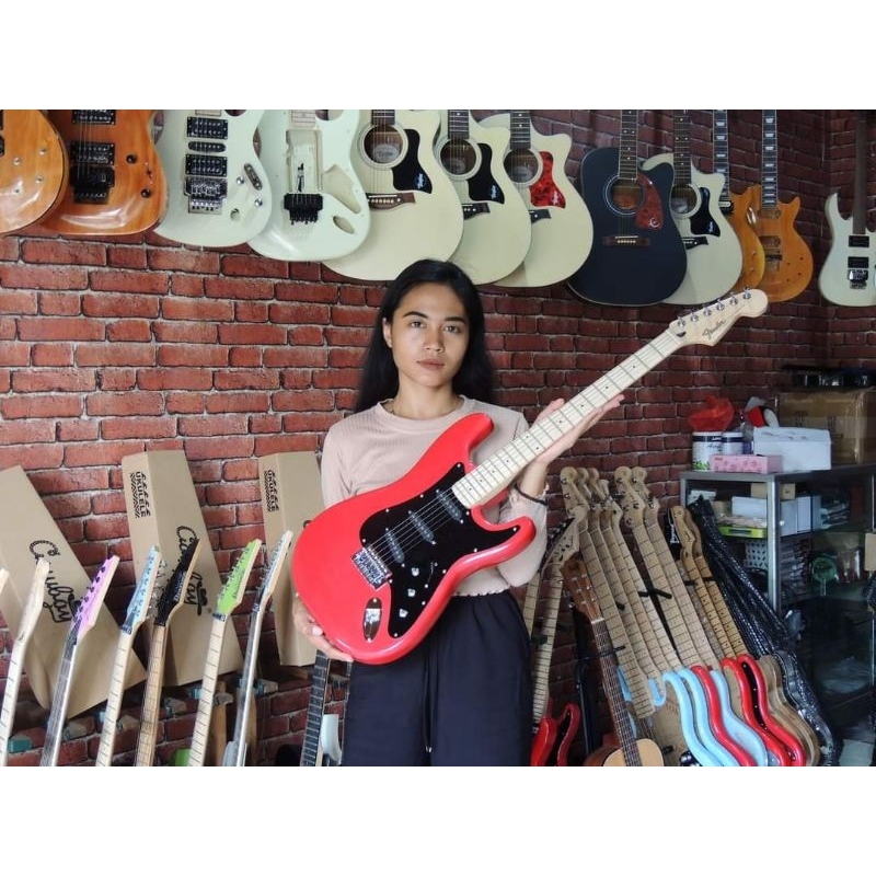 GITAR ELEKTRIK FENDER STRATOCASTER MERAH