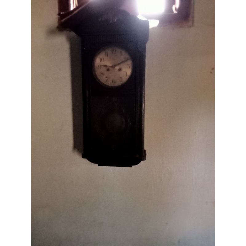 koleksi jam dinding kuno