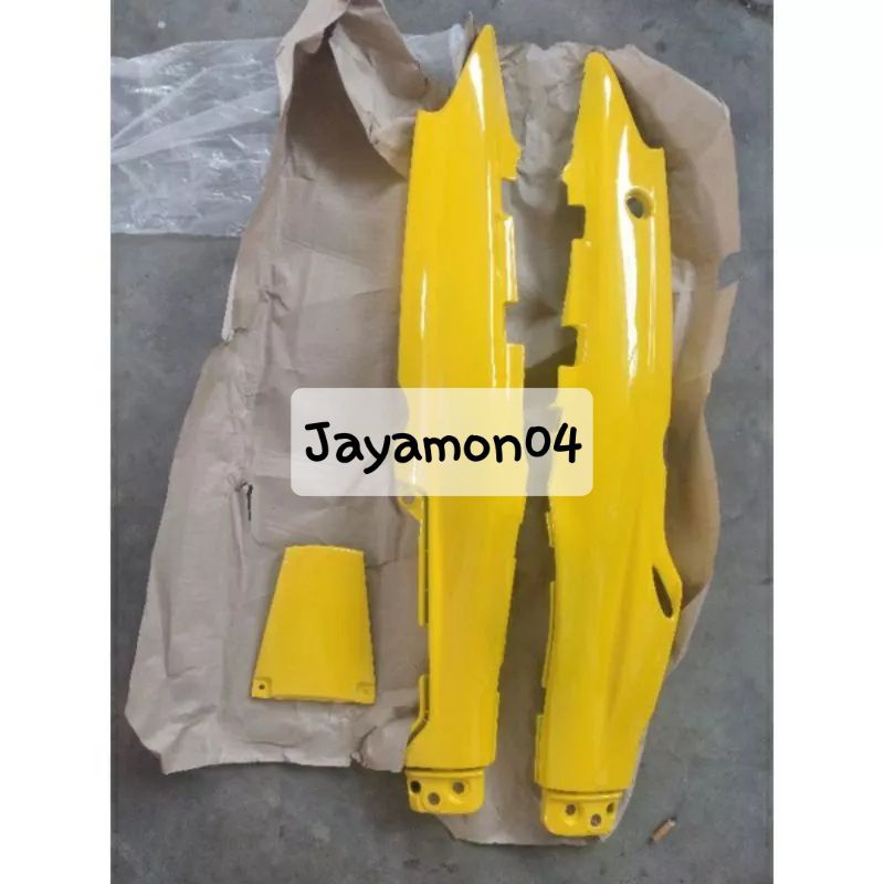 Cover body belakang kanan kiri motor yamaha vega r lama warna kuning