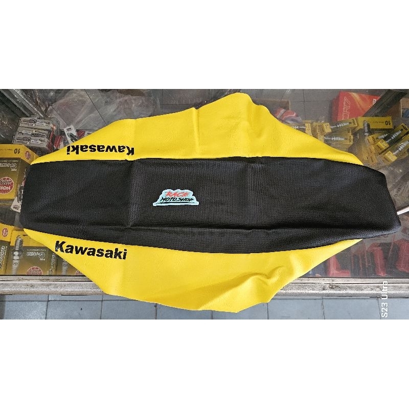 (KAWASAKI)- LAPIS JOK ORI KLX KLX BF D'TRACKER NEW HITAM KUNING