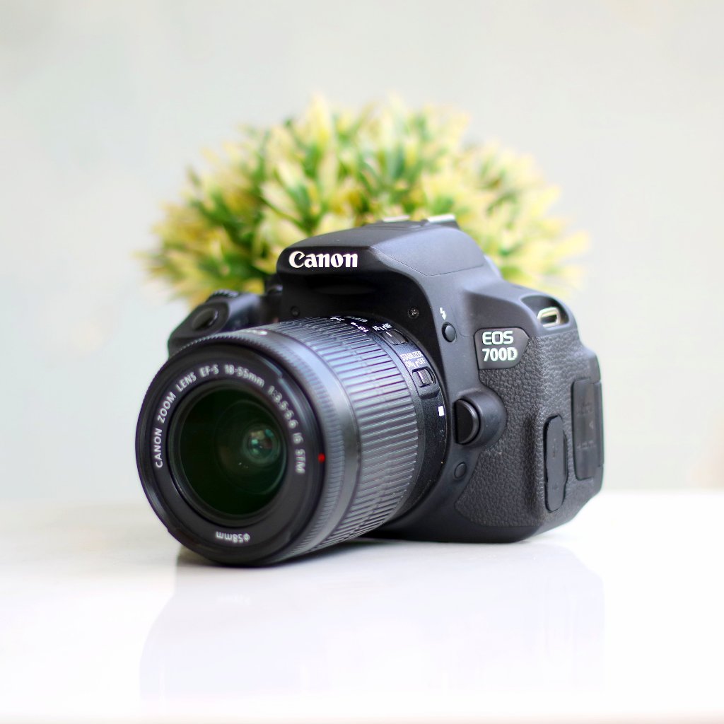 CANON EOS 700D