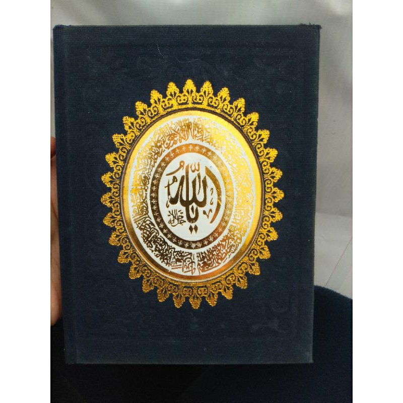 

caver Yasin bludru warna hitam