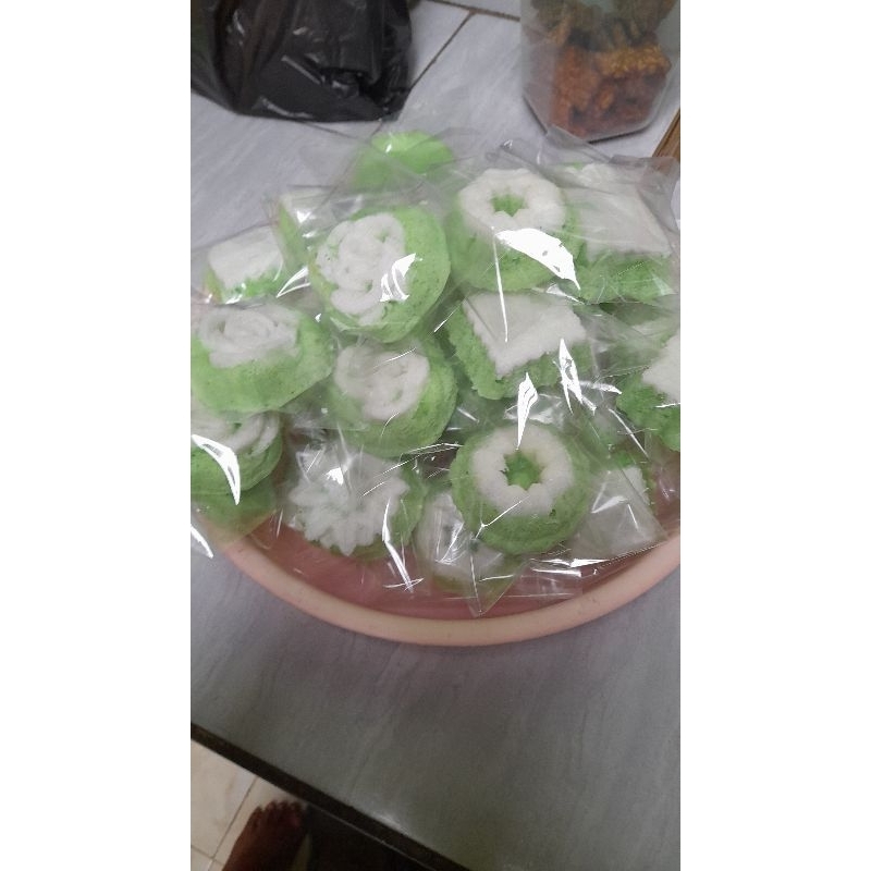 

bolu/putu ayu/roti bolu/aneka kue/isi 10 pcs