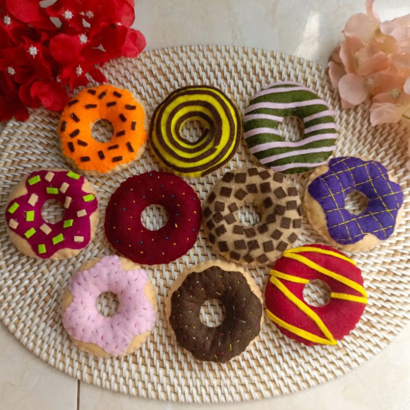 Mainan edukasi anak donat flanel