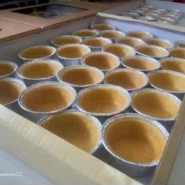 

Tartlet mentah include aluminium foil