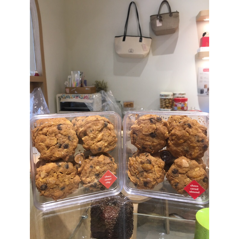 

choco chips almond 250gr - 500gr