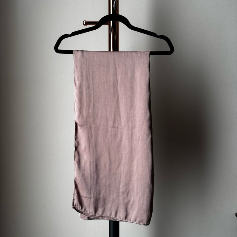 Hijab Crinkle Silk Segi Empat Preloved
