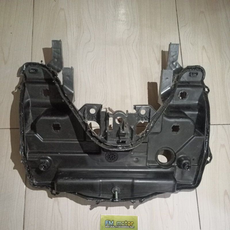 BATOK REFLEKTOR LAMPU DEPAN YAMAHA LEXI  125 HOUSING ORIGINAL