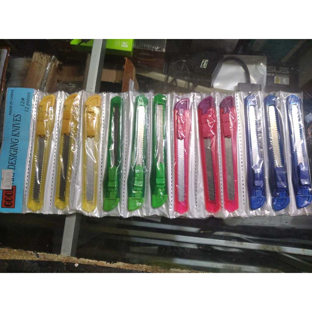 

Cutter Kecil Murah /Lusin/Cutter Bening Kecil/Renteng