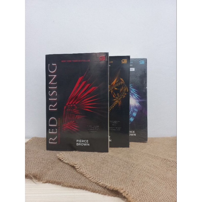 BUKU TRILOGI RED RISING