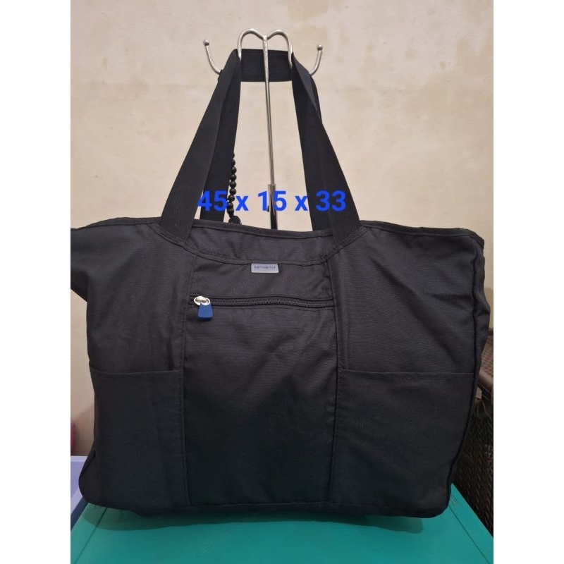 Tas branded samsoniteUk 45 x 15 x 33
Bonus tas laptop
Aigner uk 36 x 3 x 28
Limited edition