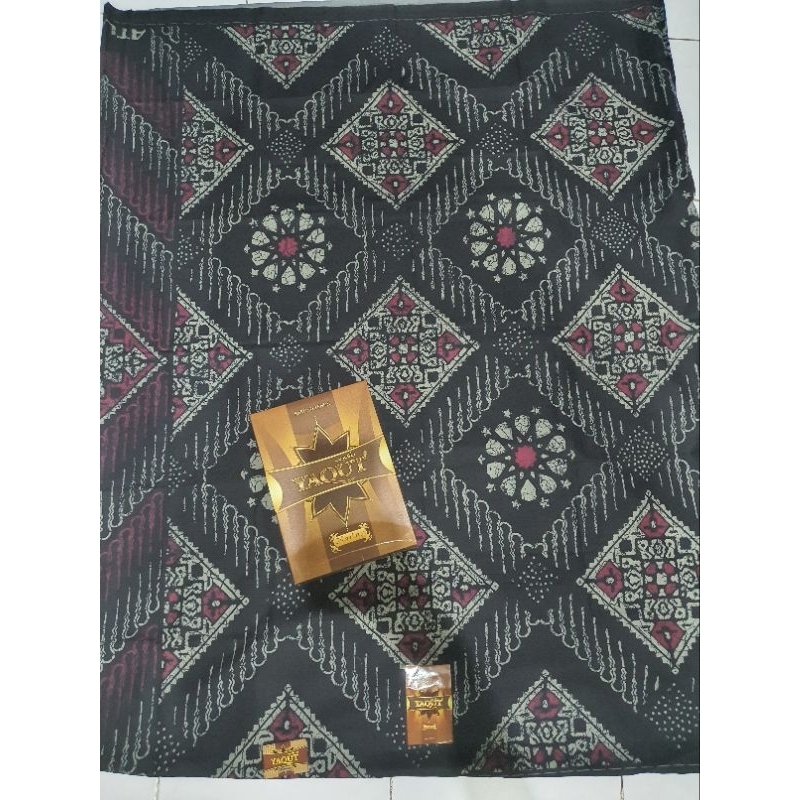 Sarung atlas yaqut kembang motif batik