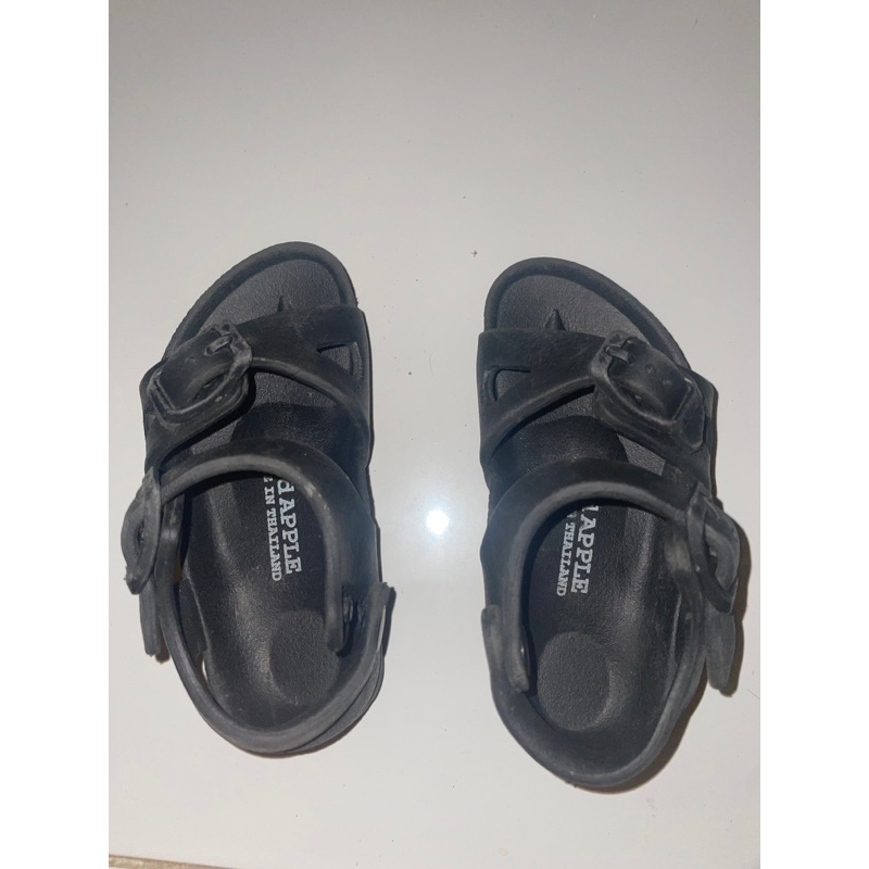 sandal anak red apple