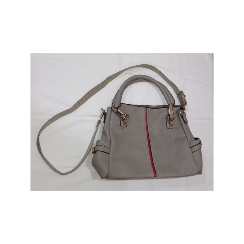 [Preloved] FENDI Tas Selempang Wanita Fashionable