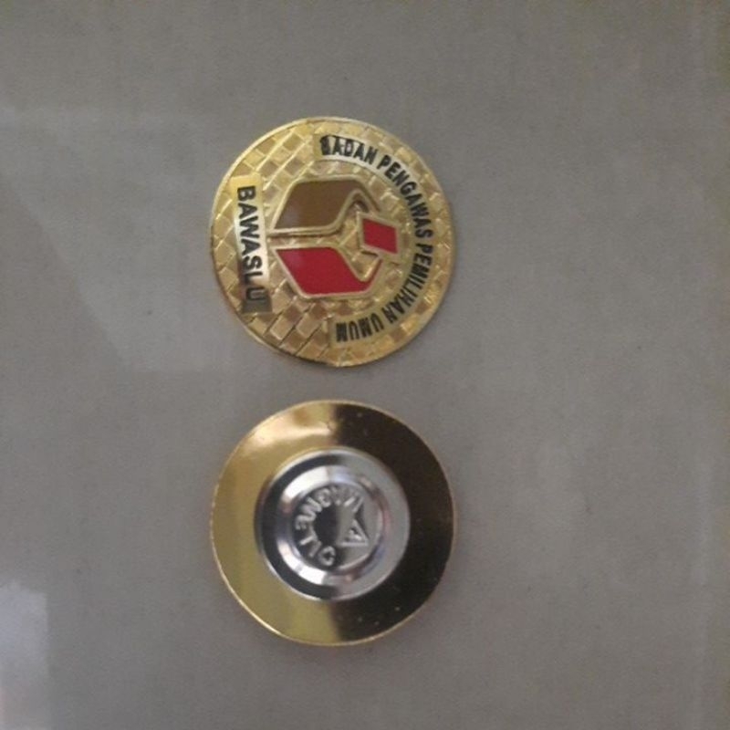 Pin Bawaslu Motif Magnet