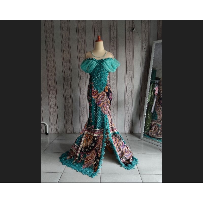 Kebaya batik modern / baju kondangan murah / gaun wisuda mewah