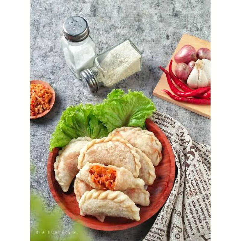 

Cireng isi ayam suwir